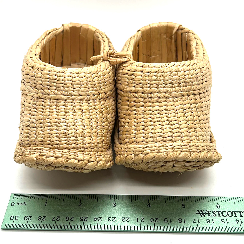 Vintage Woven Straw Childrens Shoes Made in Shandong China - Picture 9 of 9